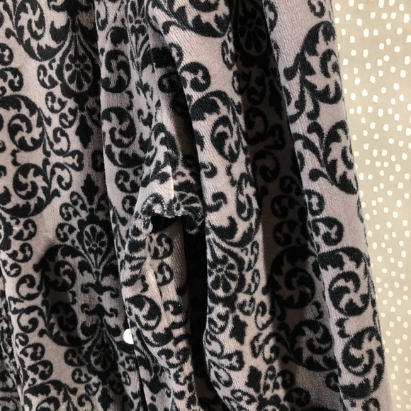 Black & Grey Damask Fleece Zipper Jacket Pockets - Picture 5 of 8